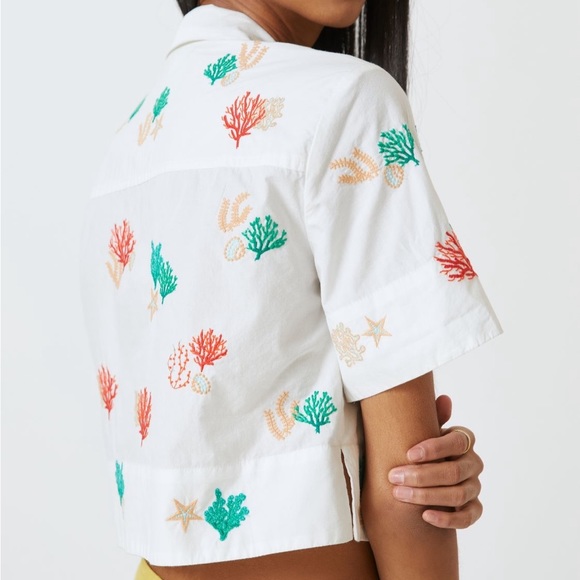✨ Anthropologie Cropped Surf Shirt Sz L - Picture 2 of 7